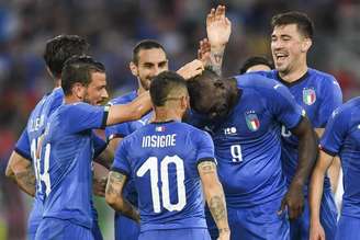 Com gol de Balotelli, Itália bate Arábia Saudita por 2 a 1