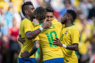 Jogadores da Seleção brasileira comemoram gol durante amistoso contra a Croácia