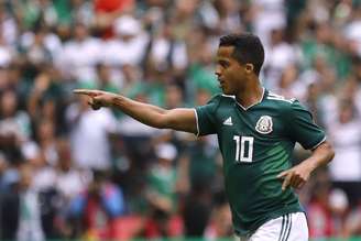 Giovani dos Santos comemora seu gol pelo México em amistoso contra a Escócia