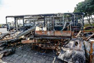 Sobe para 61 ônibus queimados em Minas Gerais em ataques organizados pelo PCC