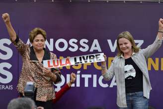 A ex-presidente Dilma Rousseff e a presidente do PT, Gleisi Hoffmann