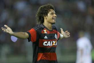 Willian Arão pode estar trocando o Flamengo pelo Sporting, segundo a imprensa portuguesa