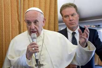 Papa Francisco concede coletiva em voo de volta para Roma