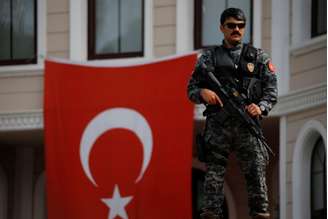 Policial turco em dia de eleições 24/06/2018 REUTERS/Alkis Konstantinidis