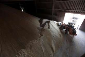 Montanha de açúcar em usina em Valparaiso, São Paulo, Brasil
18/09/2014
REUTERS/Paulo Whitaker