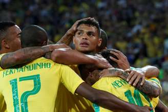 Thiago Silva comemora gol do Brasil
 27/6/2018     REUTERS/Grigory Dukor 