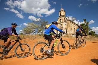 Antiga igreja no caminho entre Itapira e Jacutinga 