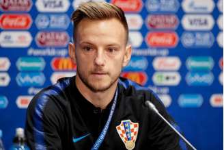 Rakitic falou com a imprensa nesta sexta-feira em Moscou (Foto: ODD ANDERSEN / AFP)