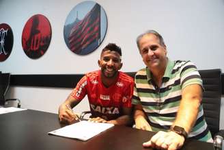 Rodinei vive boa fase e renovou seu contrato com o clube (Foto: Divulgação/Flamengo)