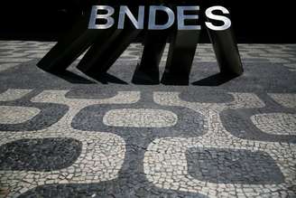 Logo do BNDES fotografado na frente da sede do banco no Rio de Janeiro, Brasil
06/09/2017
REUTERS/Pilar Olivares