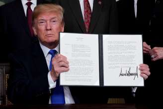 Presidente dos EUA, Donald Trump, ao anunciar imposição de tarifas contra produtos chineses na Casa Branca 22/03/2018  REUTERS/Jonathan Ernst