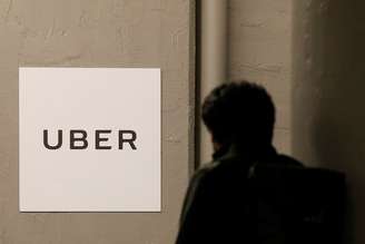 Homem chega a sede da Uber em Nova York, EUA
02/02/2017
REUTERS/Brendan McDermid