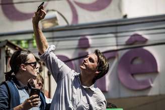 Candidato à presidência pelo PSL, Jair Bolsonaro, durante campanha em Araçatuba (SP)