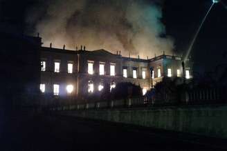 O Museu Nacional, em chamas