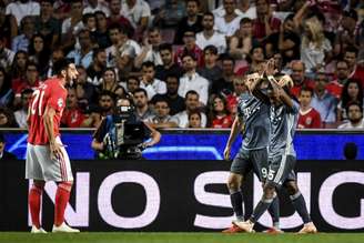 Renato Sanches marcou o segundo gol do Bayern e aplaudiu torcida do Benfica, seu ex-clube (Foto: AFP)