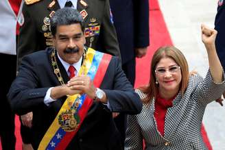 Presidente da Venezuela, Nicolás Maduro, ao lado da mulher, Cilia Flores, durante ato em Caracas 24/05/2018 REUTERS/Marco Bello