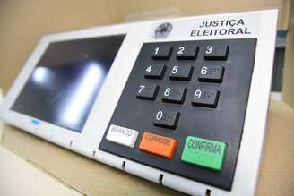 Chegada das urnas eletrôncas na Faculdade Anhanguera no Campo Limpo em São Paulo (SP), neste sábado (06)