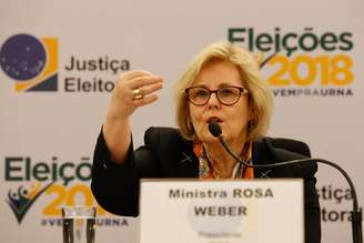 A presidente do Tribunal Superior Eleitoral, ministra Rosa Weber, durante coletiva de imprensa na sede do TSE, em Brasília, neste domingo, 7.