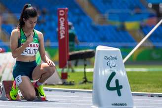 Verônica Hipolito se prepara para largada da final paralímpica em 2016