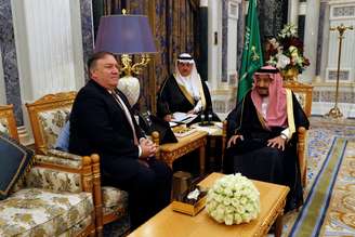 Rei Salman, da Arábia Saudita, recebe secretário de Estado dos EUA, Mike Pompeo, em Riad 16/10/2018 REUTERS/Leah Millis/Pool