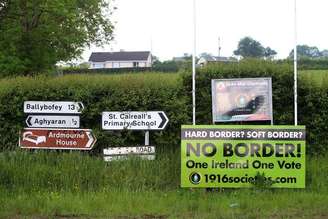 Manifestação na Irlanda do Norte contra possibilidade de retorno da fronteira fechada com a Irlanda