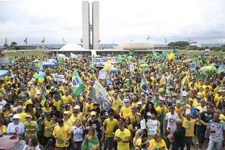 Protestos a favor de Bolsonaro e contra a volta do PT ao governo em frente ao Congresso Nacional 