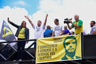 Protesto em apoio a Bolsonaro em Barueri, São Paulo. 