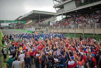 Autódromo de Interlagos tem público de 150 mil pessoas mesmo sem brasileiro no grid da F1