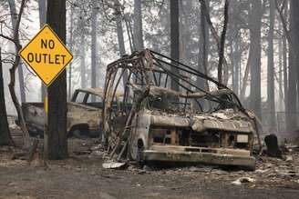 Carro queimado por incêndio em Paradise, no norte da Califórnia