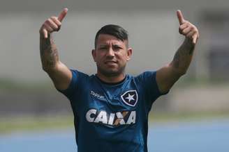 Leo Valencia demorou a engrenar, mas está em alta no Botafogo
