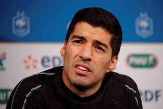 Atacante Luís Suárez durante entrevista coletiva em Saint-Denis
19/11/2018 REUTERS/Charles Platiau