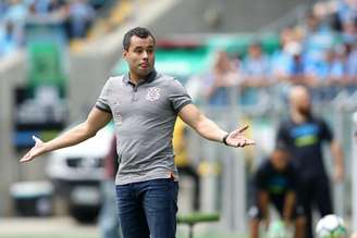 Jair Ventura em seu último jogo pelo Timão, derrota por 1 a 0 diante do Grêmio (Foto: Pedro H. Tesch/Agência Eleven)