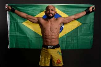 O brasileiro Deiveson Figueiredo enfrentará Joseph Benavidez no UFC 233, em janeiro (Foto: Getty Images)