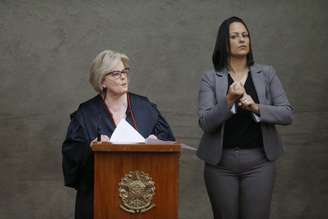 A presidente do Tribunal Superior Eleitoral, ministra Rosa Weber, discursa durante a cerimônia de diplomação do presidente eleito, Jair Bolsonaro, e do vice- presidente eleito, Hamilton Mourão, no plenário do Tribunal Superior Eleitoral (TSE), em Brasília, nesta segunda-feira, 10. A chamada "diplomação" é uma cerimônia que atesta que o candidato foi efetivamente eleito pelo povo e, por isso, está apto a tomar posse no cargo, a partir de janeiro ano que vem.