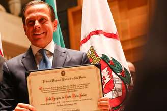 Governador eleito João Doria (PSDB) é diplomado durante cerimônia realizada pelo Tribunal Regional Eleitoral, na Sala São Paulo, região central de São Paulo (SP), nesta terça-feira (18).