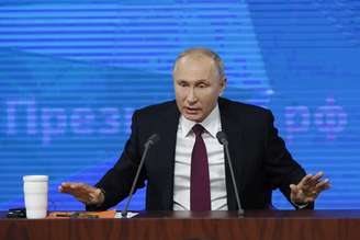 Vladimir Putin em conferência em Moscou, na Rússia