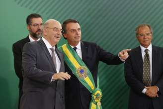 O presidente Jair Bolsonaro (PSL) empossa Osmar Terra como ministro da Cidadania