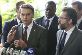 Bolsonaro apresenta Ernesto Araújo como ministro das Relações Exteriores