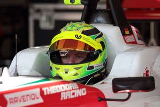 Schumacher teria assinado com a academia de pilotos da Ferrari