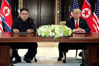 Presidente dos EUA, Donald Trump, e o líder da Coreia do Norte, Kim Jong Un, durante cúpula em junho do ano passado
12/06/2018
REUTERS/Jonathan Ernst
