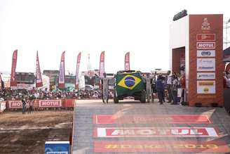 Dupla brasileira vence última etapa e fecha disputa na terceira posição dos UTVs do Rally Dakar