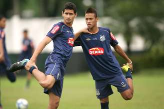 Paulo Henrique Ganso e Neymar durante treinamento do Santos em 2010 (24/07/2010)