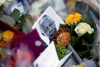 Homenagem a ex-presidente da África do Sul Nelson Mandela
06/12/2013
REUTERS/Neil Hall