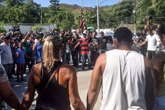 Familiares e amigos das vítimas fazem uma oraçãoapp de cassino que ganha dinheiro realfrente ao Centro de Treinamento do Flamengo,app de cassino que ganha dinheiro realVargem Grande, zona oeste do Rio de Janeiro, onde um incêndio deixou dez mortos na madrugada desta sexta-feira (08/02/2019)