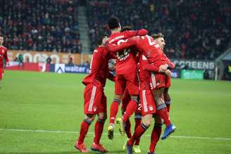 Bayern leva gol relâmpago, mas vira para cima do Augsburg pelo Alemão (Foto: Reprodução / Twitter)