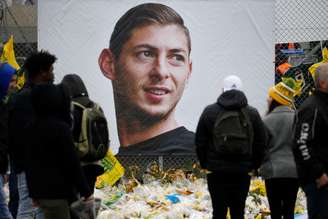 Homenagens ao jogador argentino Emiliano Sala, que morreu em janeiro num desastre aéreo. 10/2/2019.  REUTERS/Stephane Mahe 