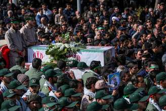 Membros da Guarda Revolucionária do Irã durante funeral de membros da corporação
16/02/2019 Morteza Salehi/Tasnim News Agency/via REUTERS 
