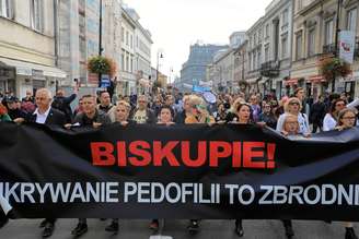 Manifestantes protestam contra pedofilia na Igreja Católica em Varsóvia
07/10/2018 Agencja Gazeta/Jacek Marczewski via REUTERS