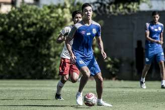 Há um mês no Santis, Felipe Aguilar já vê evolução em seu futebol (Foto: Ivan Storti/Santos)