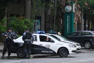 Policiais suspeitos de praticar extorsões foram alvos da terceira fase da operação Quarto Elemento, no Rio de Janeiro (RJ), na manhã desta quinta-feira (28)